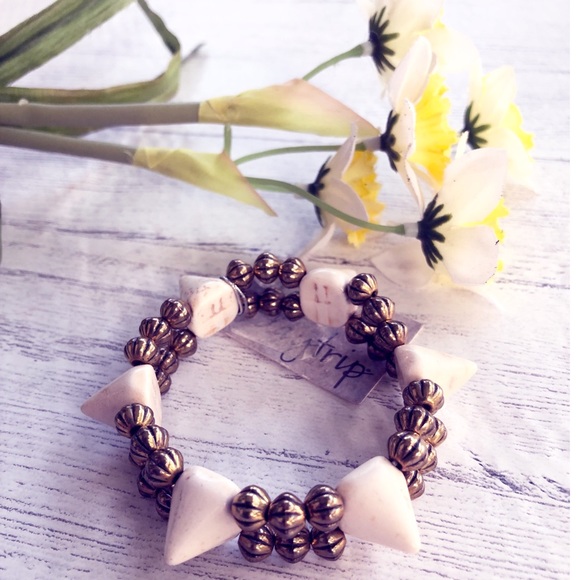 Bracelet With Spikes - Picture 1 of 7